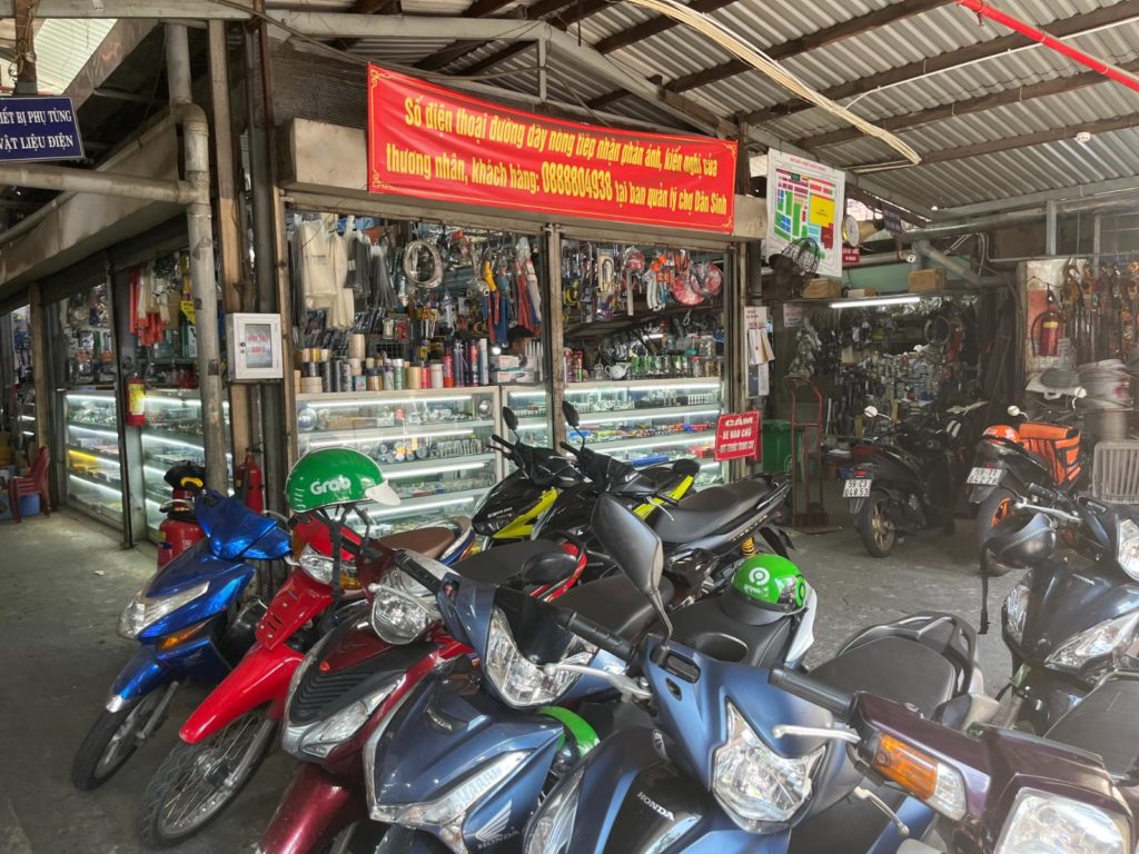 ベトナム ホーチミン 1区 Dan Sinh Market ダンシンマーケット Grabグラブジャケット購入