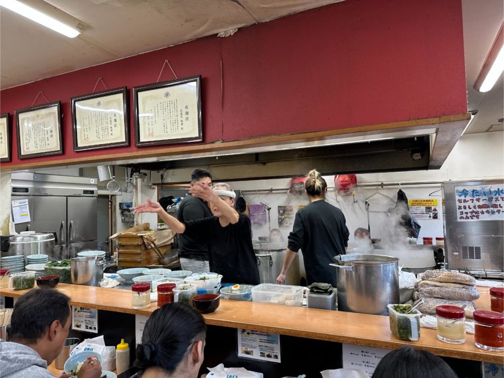 足立区綾瀬「横浜らーめん武蔵家」でらーめん実食レポート