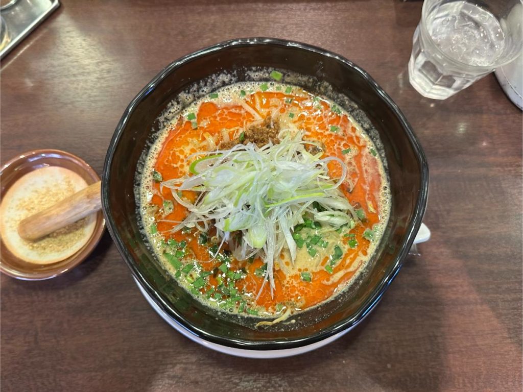 亀有「炎真」濃厚担々麺レビュー｜胡麻をする香りから始まる極上の一杯