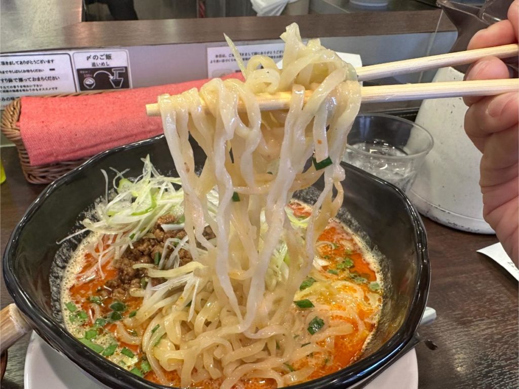 亀有「炎真」濃厚担々麺レビュー｜胡麻をする香りから始まる極上の一杯