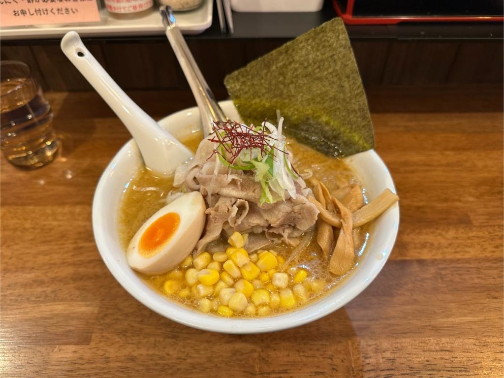 板橋区東山町で味噌ラーメンならここ！『さっぽろラーメン熊田鉄男』の肉みそ麺とザンギが絶品すぎる実食レビュー
