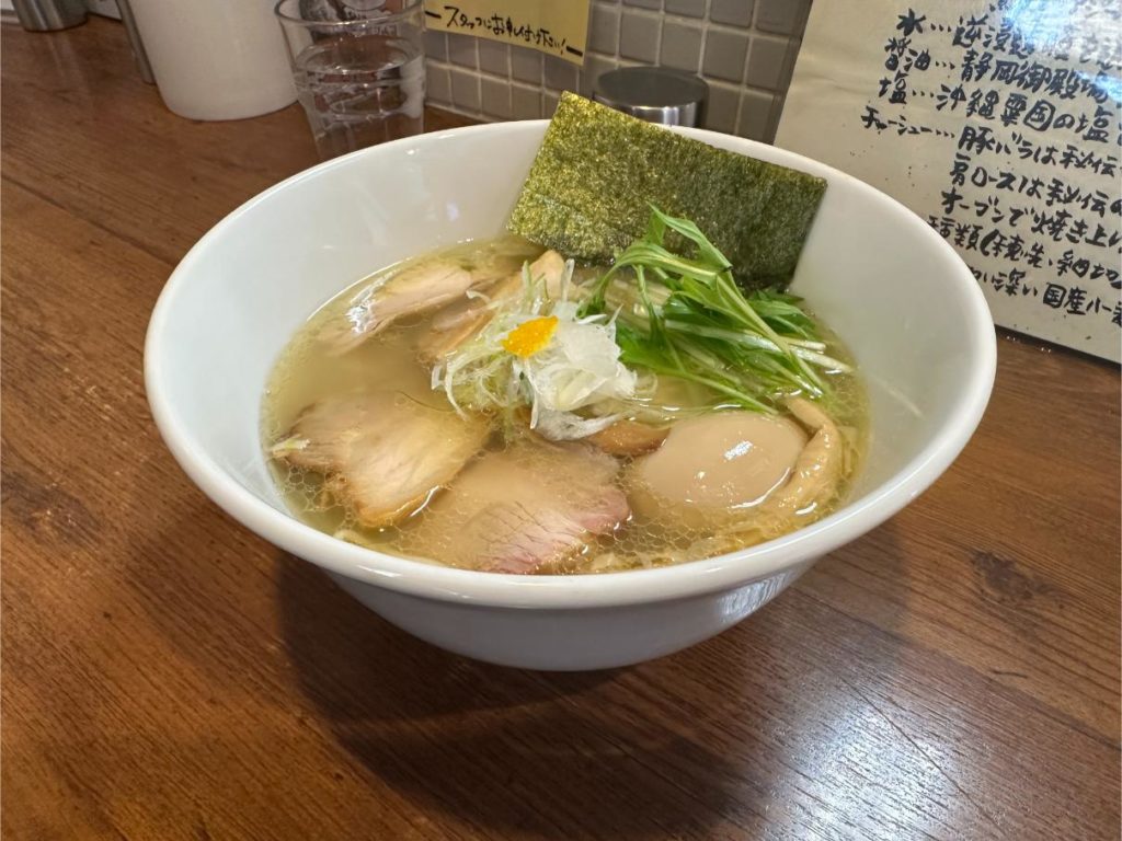 目黒区鷹番「麺処 びぎ屋」特製醤油らーめんと平日限定ランチご飯を徹底レビュー