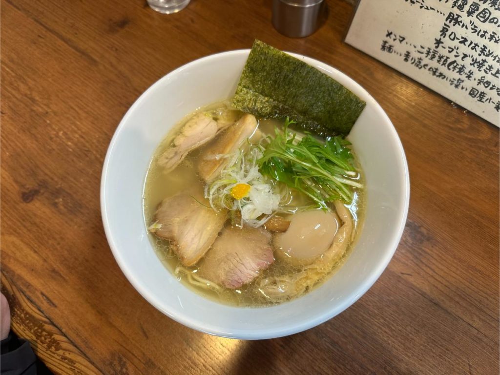 目黒区鷹番「麺処 びぎ屋」特製醤油らーめんと平日限定ランチご飯を徹底レビュー