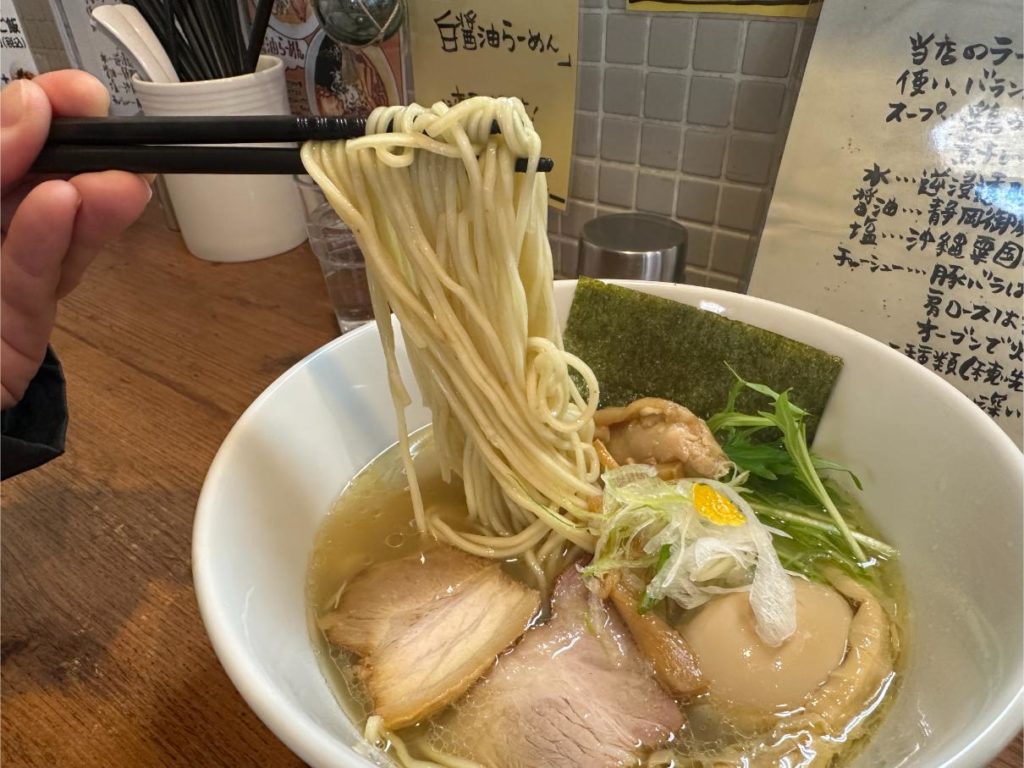 目黒区鷹番「麺処 びぎ屋」特製醤油らーめんと平日限定ランチご飯を徹底レビュー