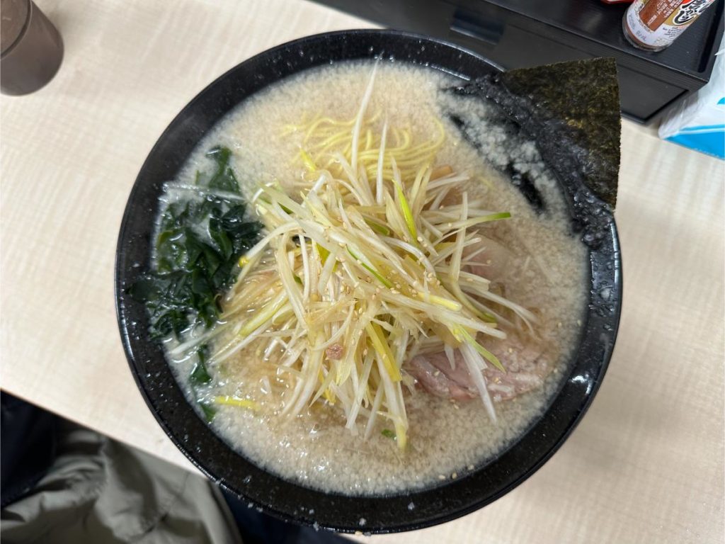 ニューラーメンショップ越谷(上間久里)みそネギチャーシュー&ネギチャーシューレビュー