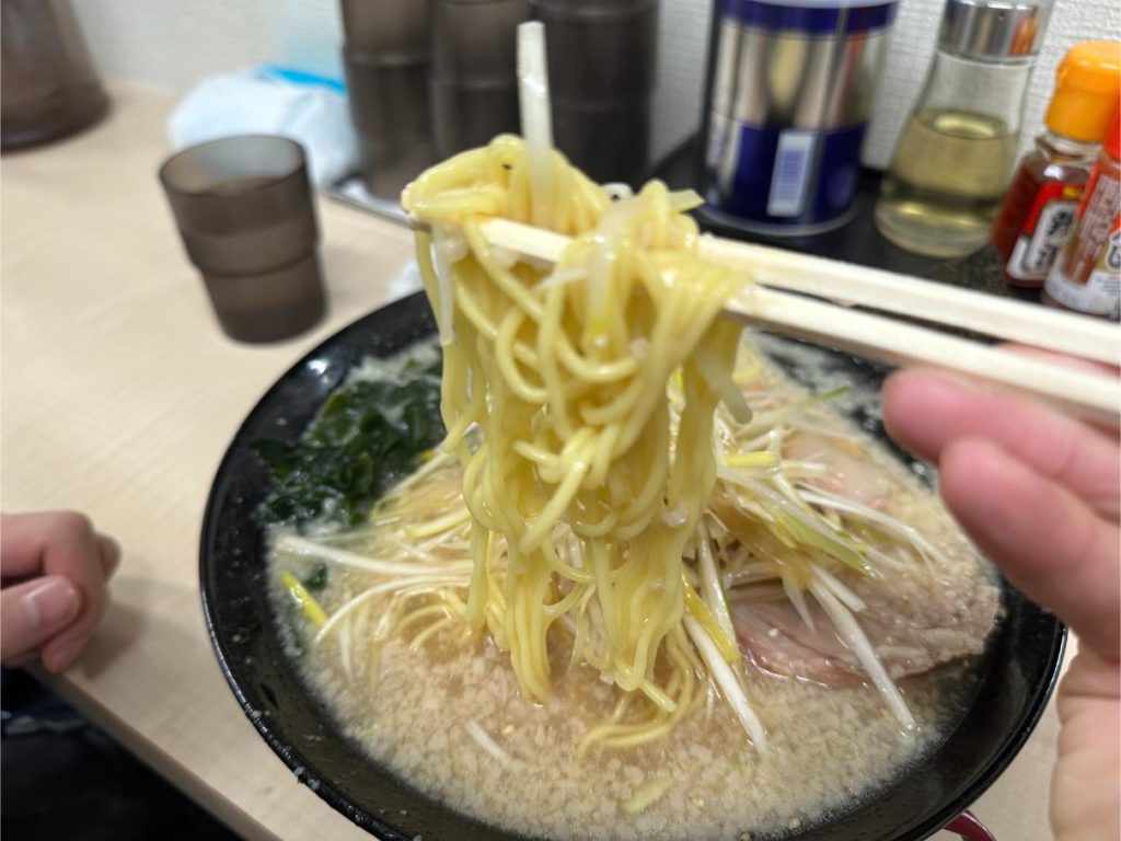 ニューラーメンショップ越谷(上間久里)みそネギチャーシュー&ネギチャーシューレビュー